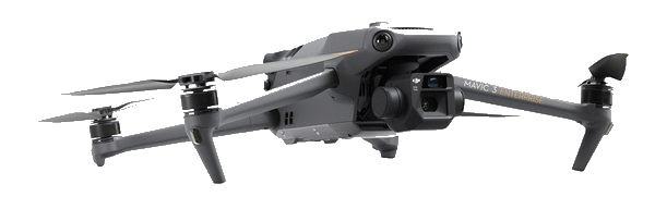 Professionelle Drohne für Luftbilder und Drohnenaufnahmen in Tirol schwebend vor weißem Hintergrund